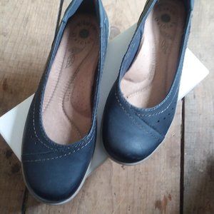 Earth Origins Blue Lexi Leather Flats 7 1/2